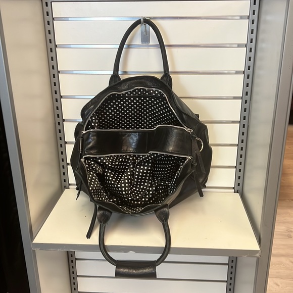 100% genuine leather bag with shoulder strap, multiple zip, polka dots - Picture 9 of 12